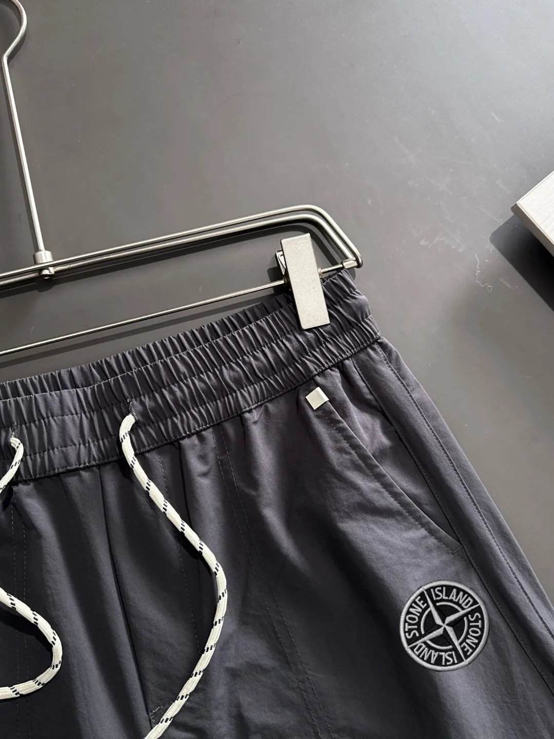 🅿️390 next day shipping Stone Island 2025 spring and summer new elastic band casual pants, thin counter custom fabrics, high breathability and comfort, impeccable details, brand element design concept, reflecting high quality. It feels delicate and soft! It presents a casual cut and the upper body shape is great! Size: M-4XL